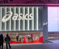 智彩LED顯示屏助力ASICS亞瑟士重慶大融城店“龍”重登場！